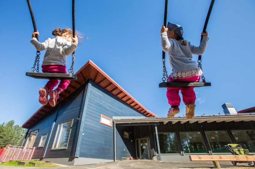 hiirulaisenkuja-children-swings.jpg