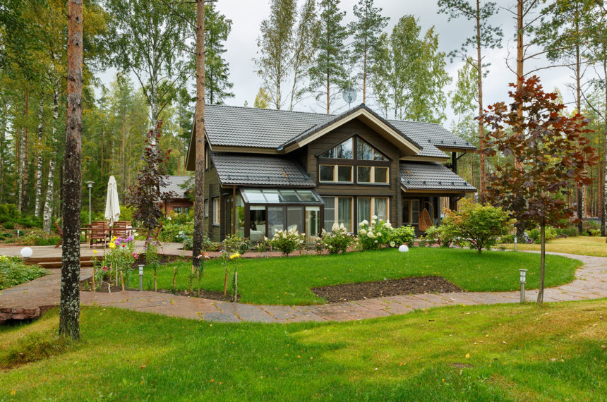 Honka Serenata is a popular design with high ceilings and wonderfully light-filled living room.
