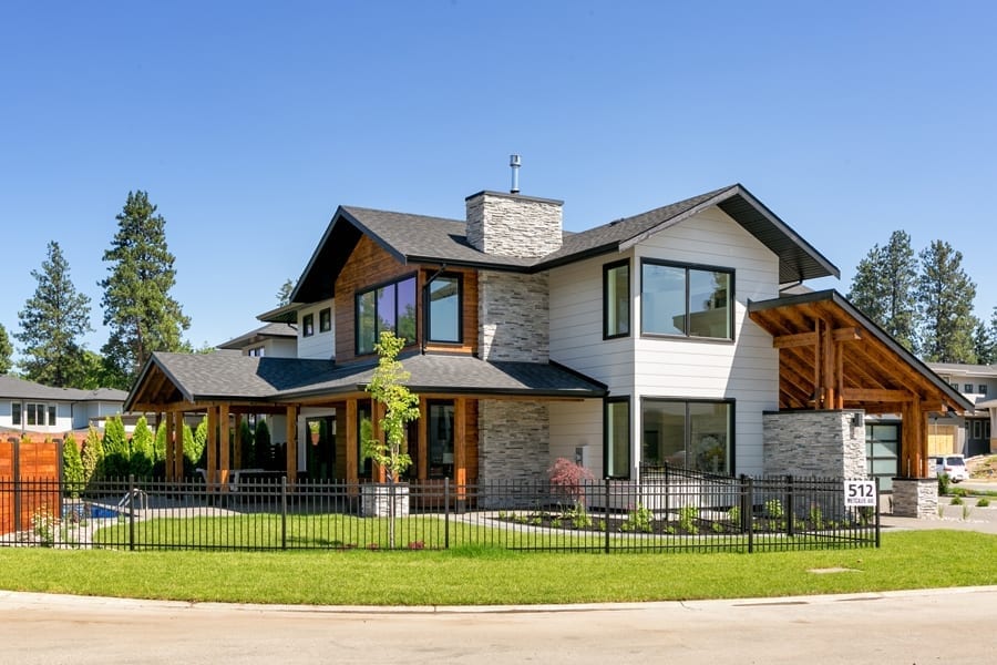 contemporary-log-home-canada-exterior