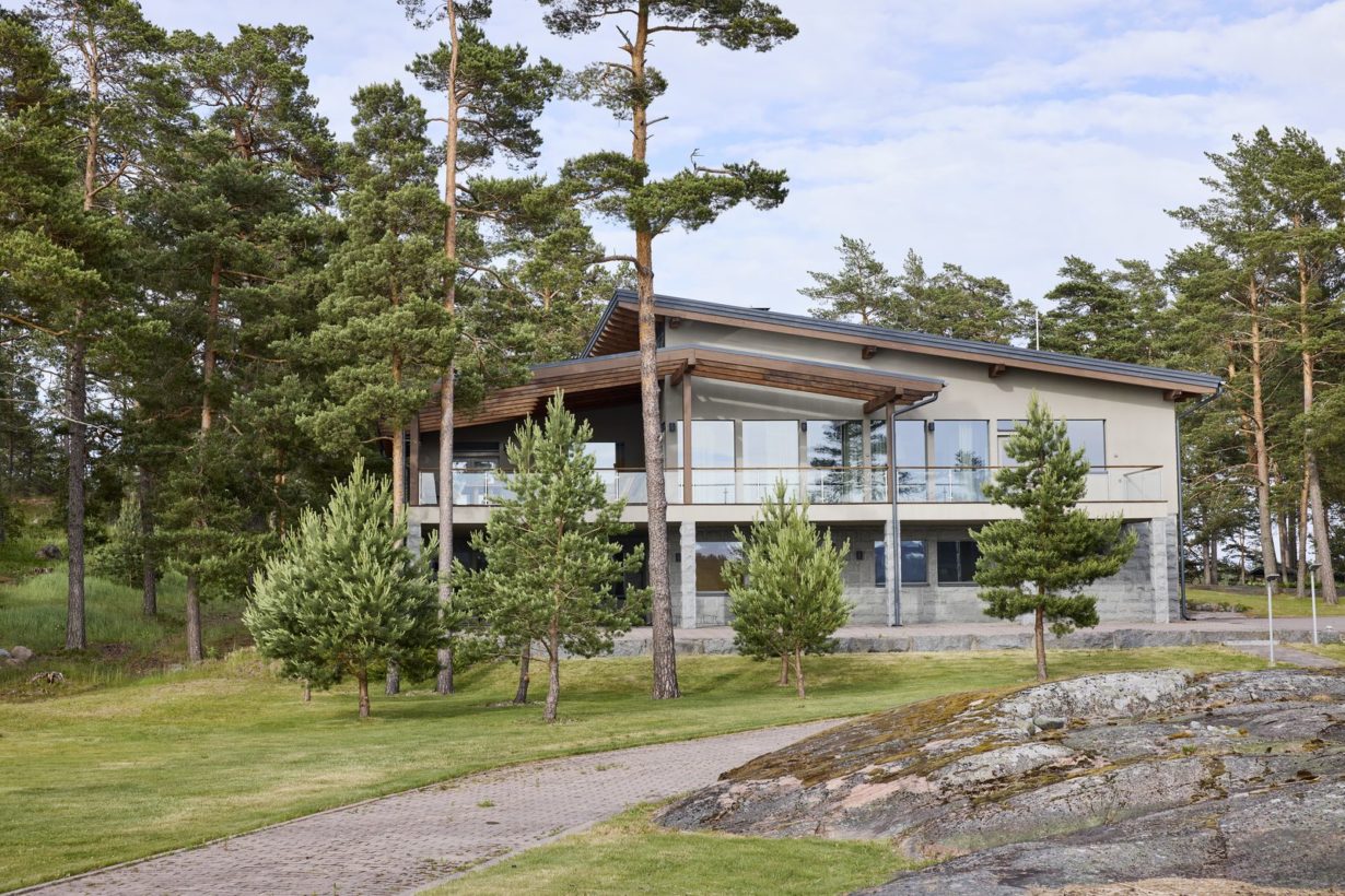 Impressive holiday house – A haven for Emil Lindholm