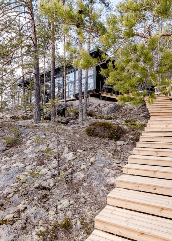 A Halti Log Cabin for Year-Round Living on Lake Saimaa for Tanja, Harri and their adult children