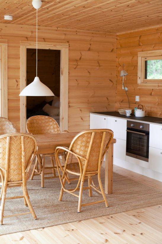 Inspired by 1970s architecture – a Honka Rantama log cabin built by a lake