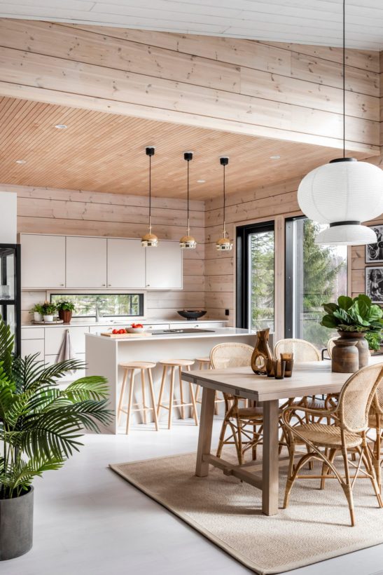 A log home inspired by nature, Honkarakenne