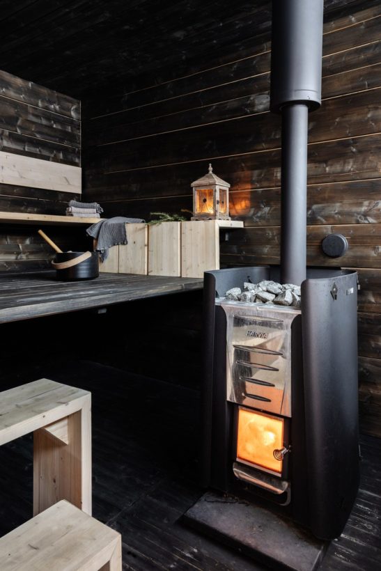 Unique, one-storey log house designed by architect – this is the modern home of Laura, Petri and children