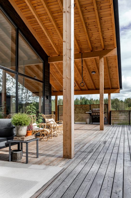 Modern Honka log home in Finland, Lindawilhelminaa, Honka Tribe