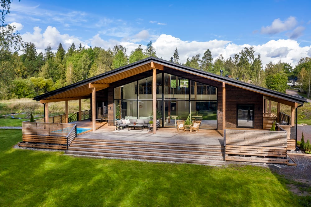 Modern Honka log home in Finland, Lindawilhelminaa, Honka Tribe