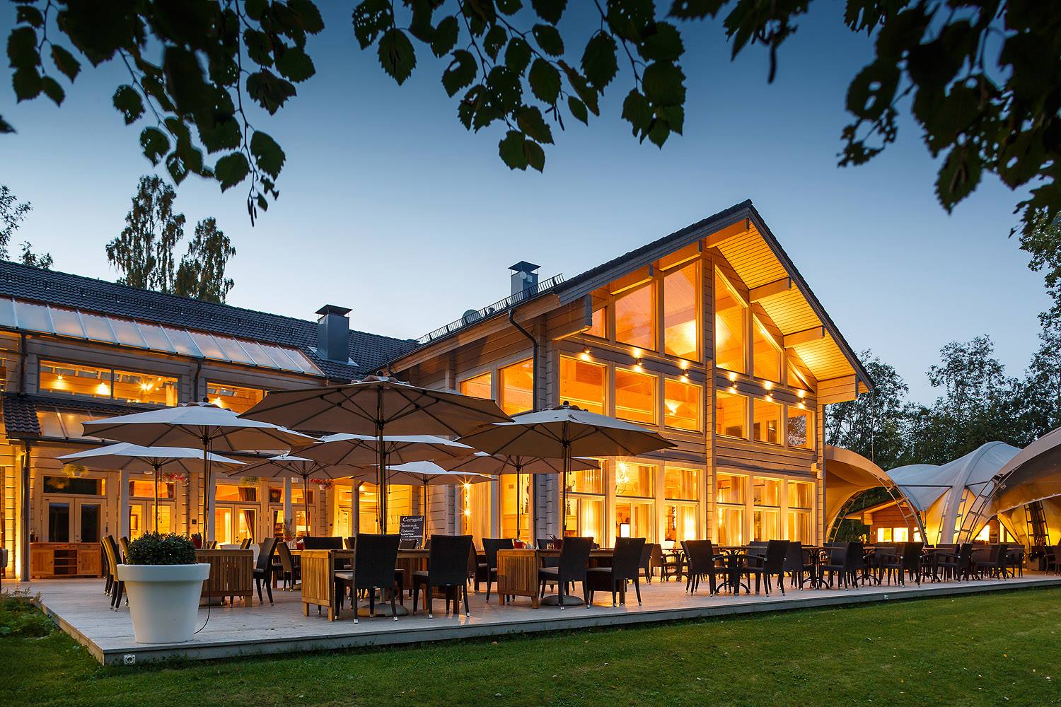 restaurant-dyba-na-dache-by-night