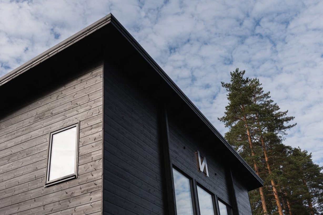 UNELMA Creative House – a unique office made of log in the middle of pine forest