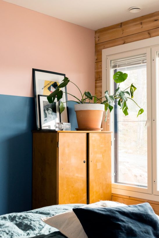 Colorful log house interior - Honka